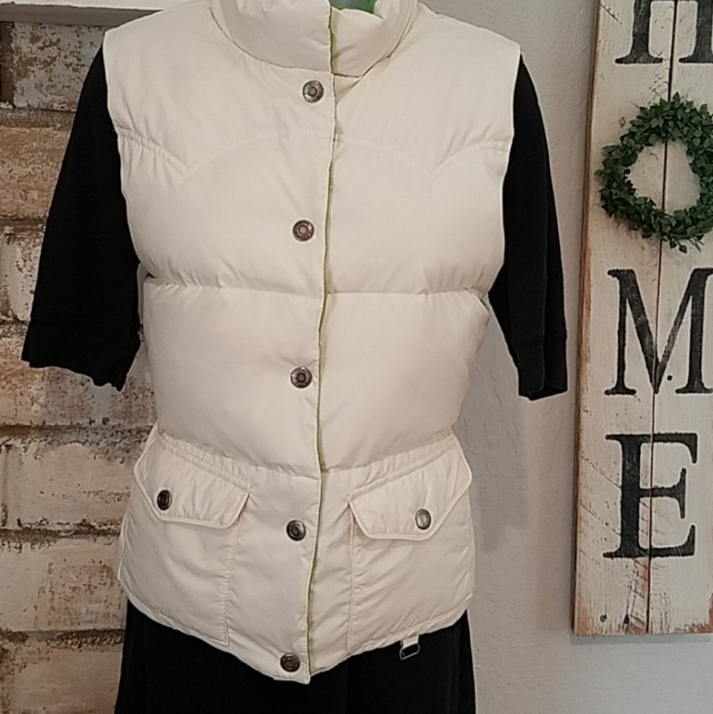 American Eagle Reversible Puffer Vest in Winter White & Lime Green